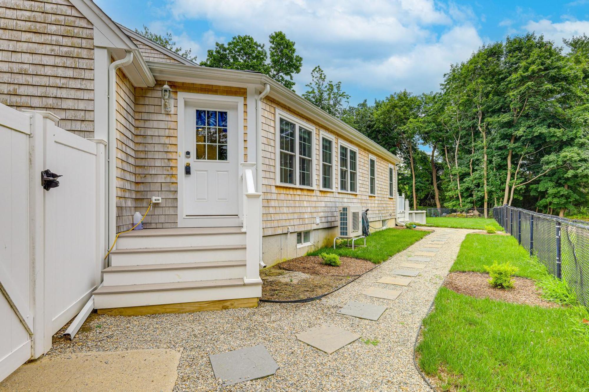 Quiet Kingston Getaway - 3 Mi To Beaches! Apartment Exterior photo